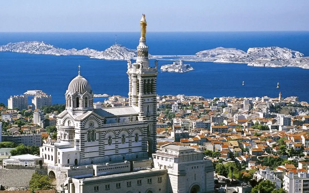 Notre-Dame de la Garde et le Vieux-Port de Marseille